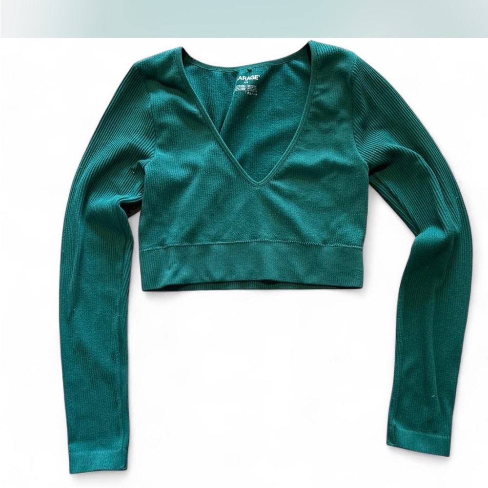 Aritzia Green V-Neck Ribbed Women's Top